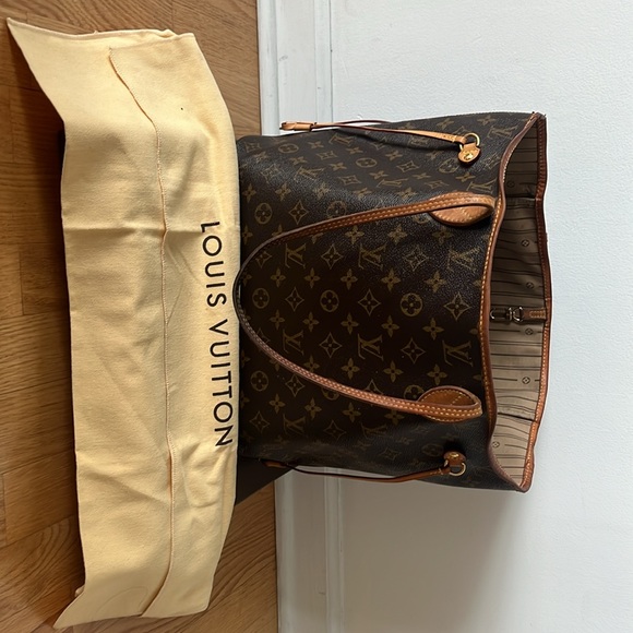 Louis Vuitton Neverfull MM tote - Picture 9 of 11